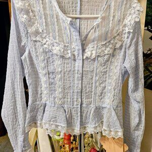 LACEMADE STUNNING NWT BLOUSE WITH LACE PEPLUM AND SATIN RIBBONS..PERFECTION SIZE